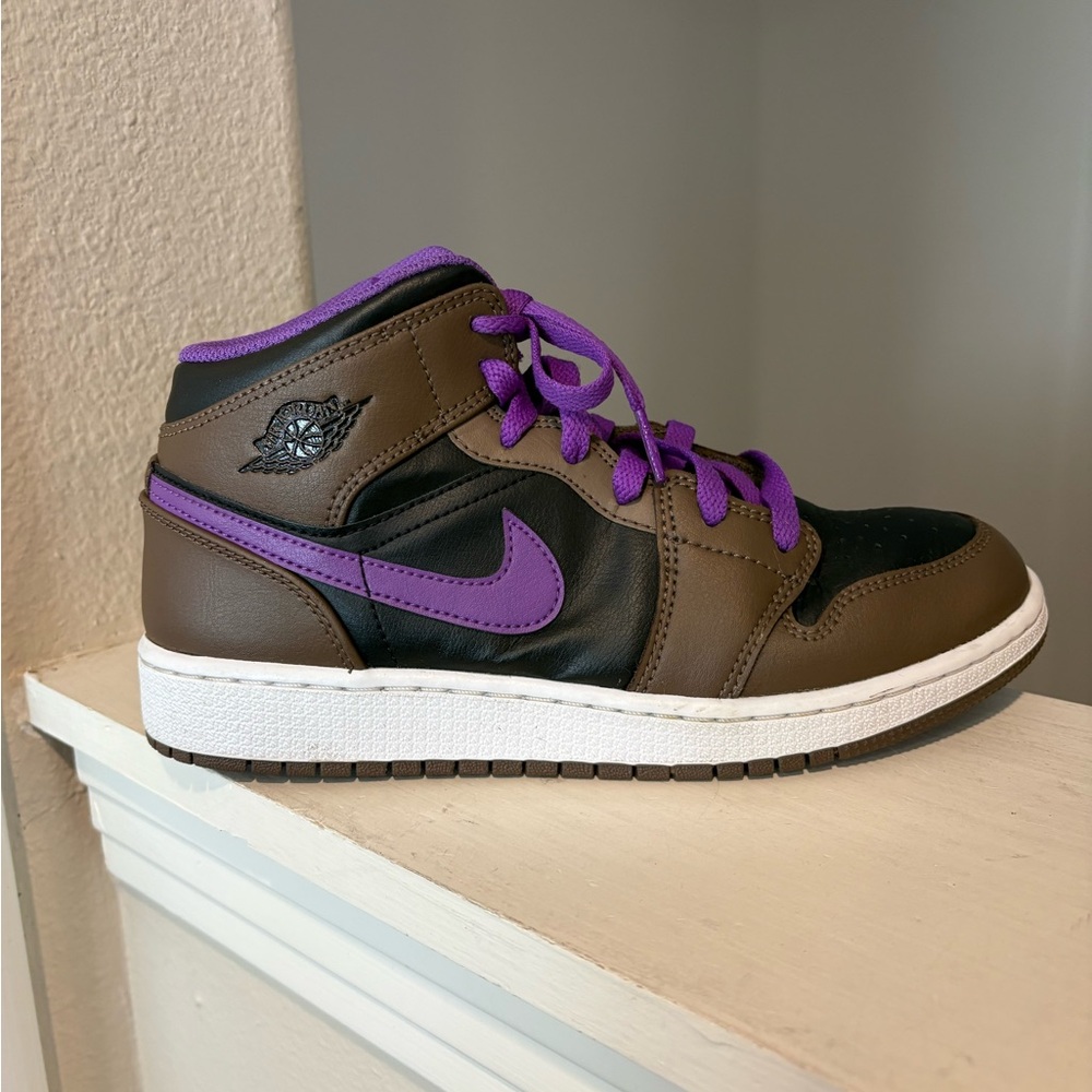 Nike Air Jordan 1 Mid GS Mocha Brown Purple DQ8423-215 Youth Size 6Y Women’s 7.5 - Picture 2 of 9